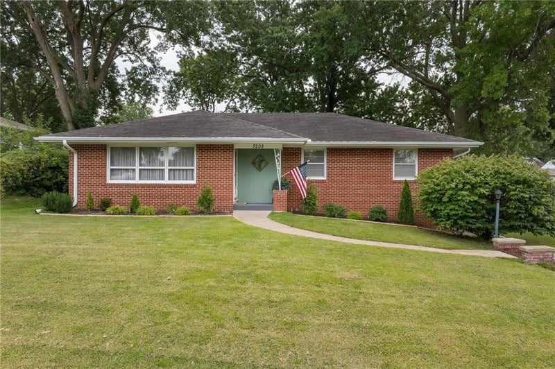 3202 Floral Ave, St Joseph, MO 64506