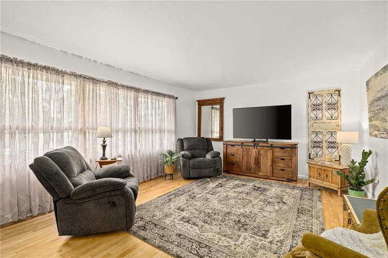 3202 Floral Ave, St Joseph, MO 64506