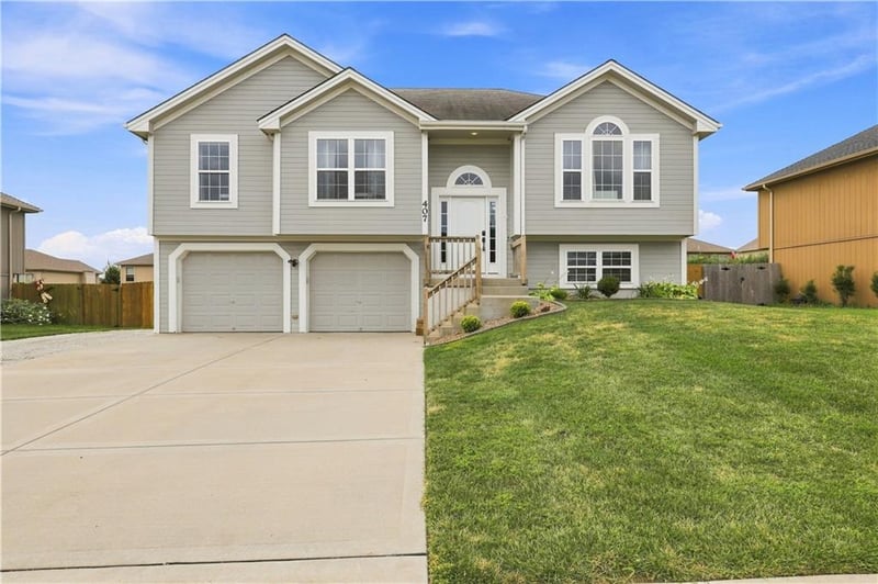 407 NE 192nd Ter, Smithville, MO 64089