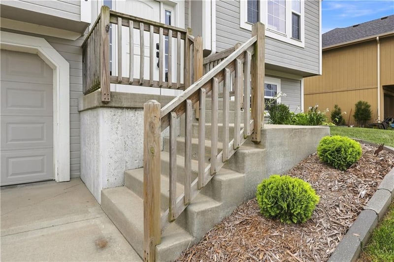 407 NE 192nd Ter, Smithville, MO 64089