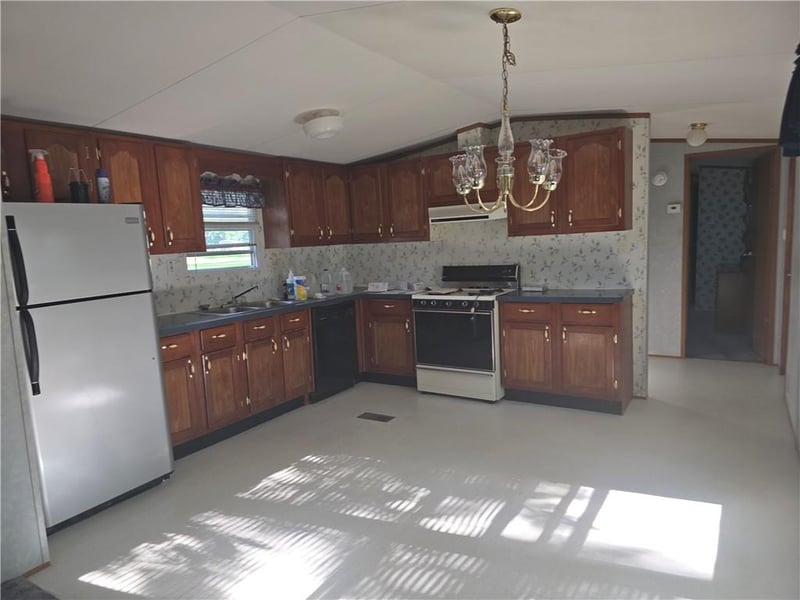 612 W Main St, Odessa, MO 64076