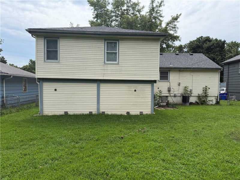 8200 E 133rd Ter, Grandview, MO 64030