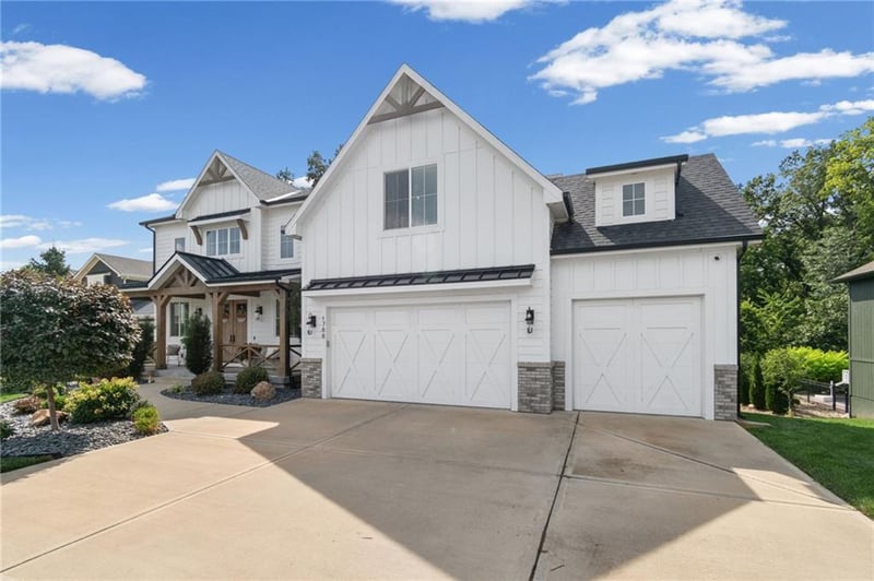1788 Homestead Dr, Liberty, MO 64068