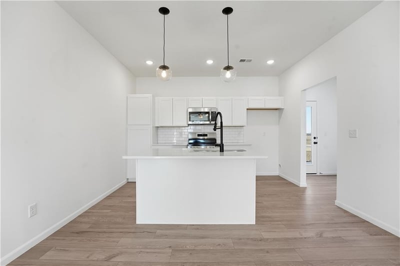 12415 S Acacia Dr, Lee's Summit, MO 64086