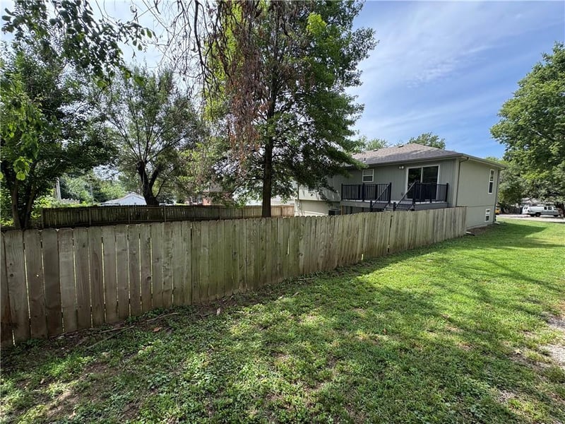 5709 Outlook St, Mission, KS 66202