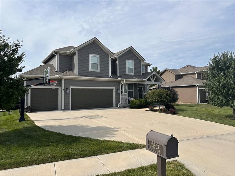 21803 W 46th Ter, Shawnee, KS 66226