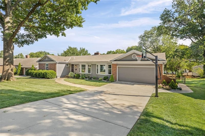 5521 W 84th St, Overland Park, KS 66207