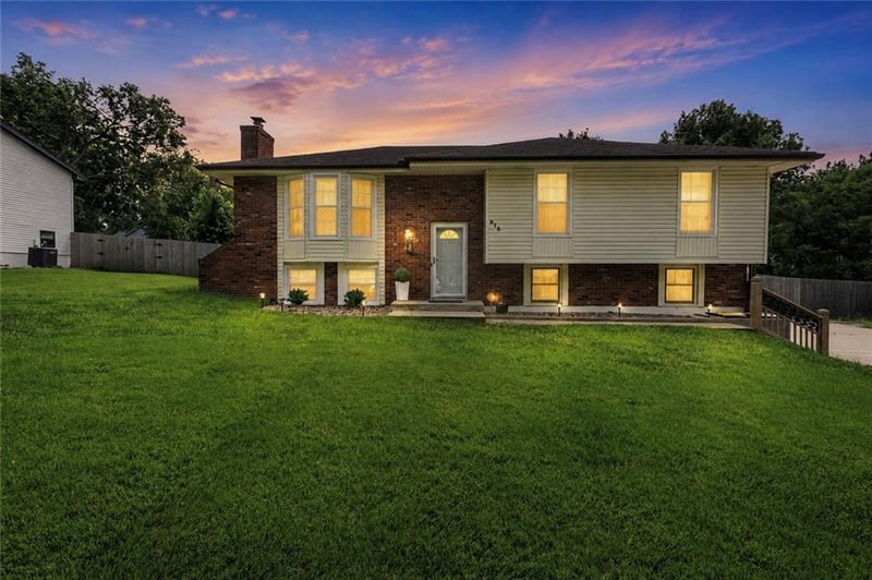 615 NE 113th St, Kansas City, MO 64155
