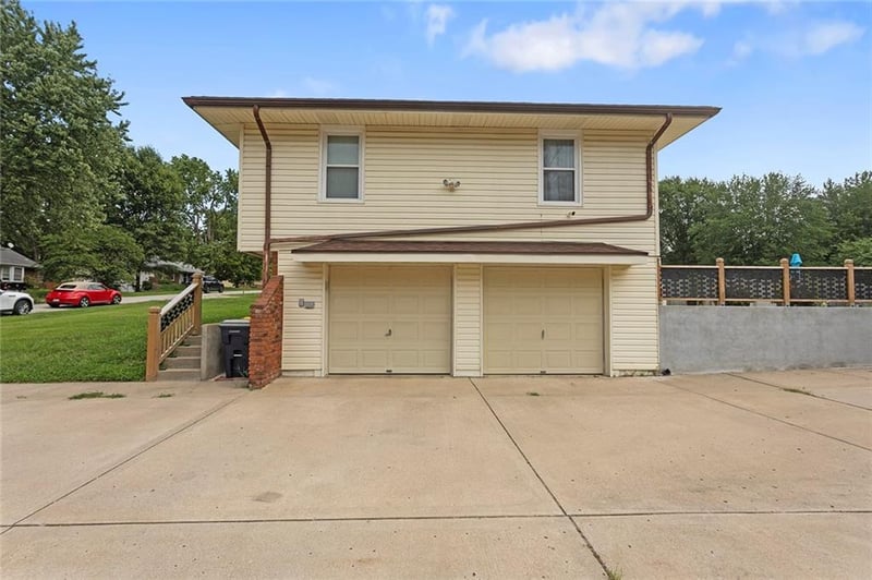 615 NE 113th St, Kansas City, MO 64155
