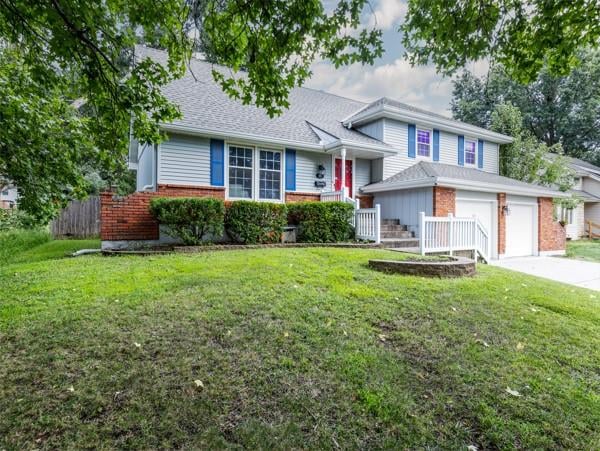 905 SW Savannah Dr, Lee's Summit, MO 64081