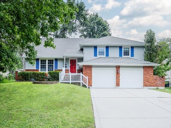 905 SW Savannah Dr, Lee's Summit, MO 64081