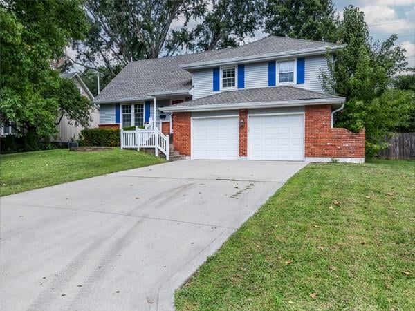 905 SW Savannah Dr, Lee's Summit, MO 64081