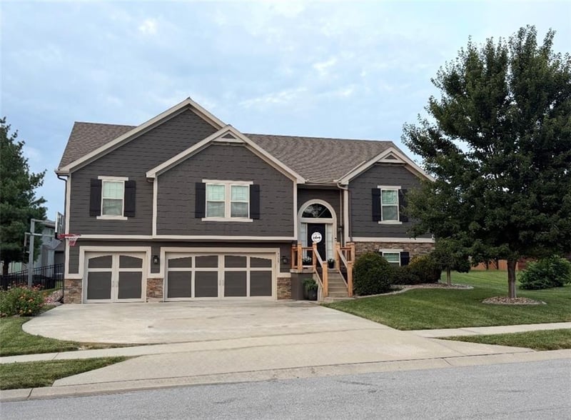 9705 N Windsor Ave, Kansas City, MO 64157