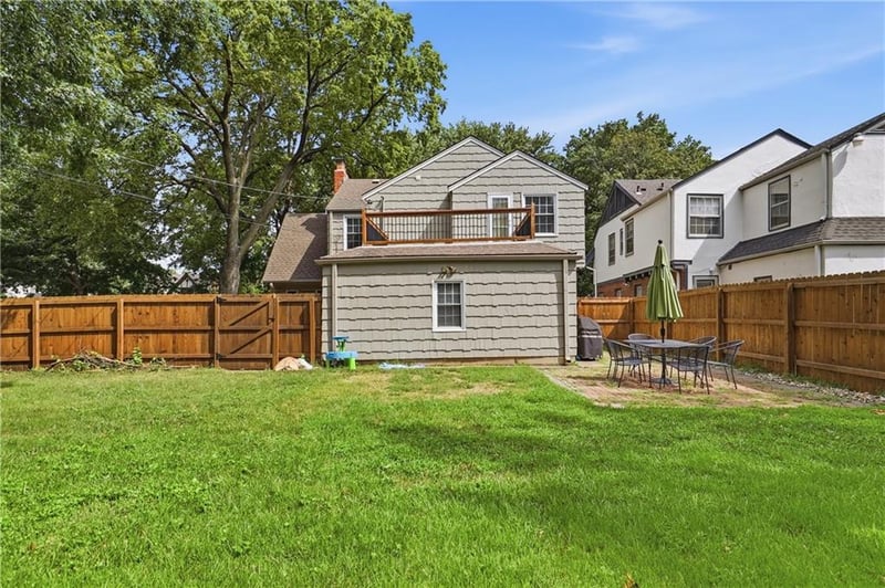 601 E 74th St, Kansas City, MO 64131