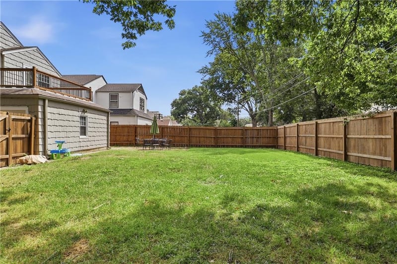 601 E 74th St, Kansas City, MO 64131
