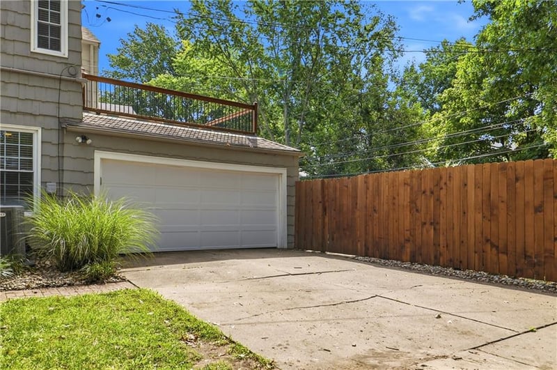 601 E 74th St, Kansas City, MO 64131