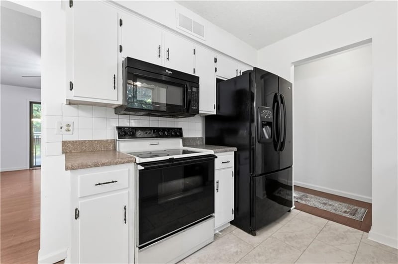 2728 NW Pembroke Pl, Blue Springs, MO 64015