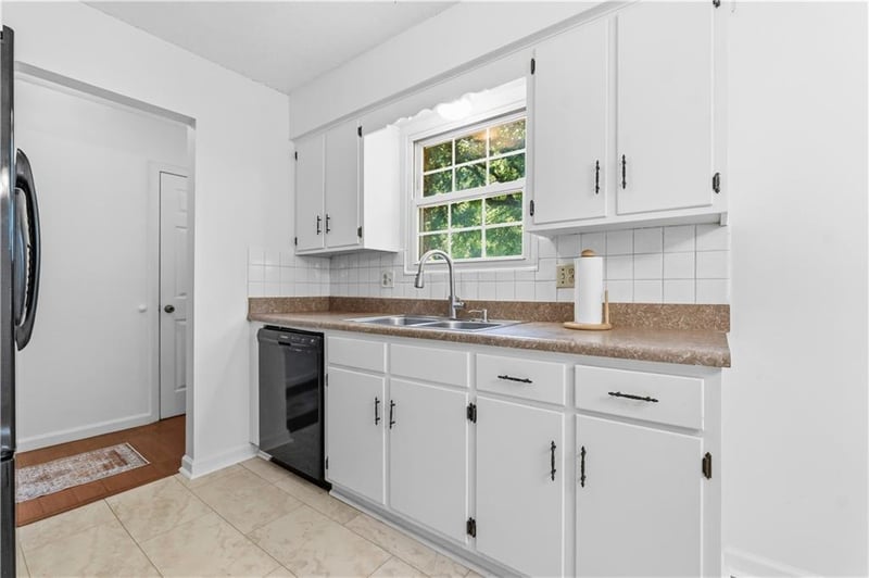 2728 NW Pembroke Pl, Blue Springs, MO 64015