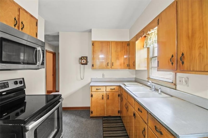 517 E Angus St, Independence, MO 64055