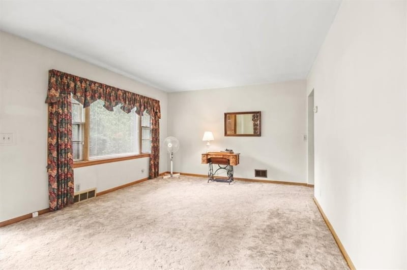 517 E Angus St, Independence, MO 64055
