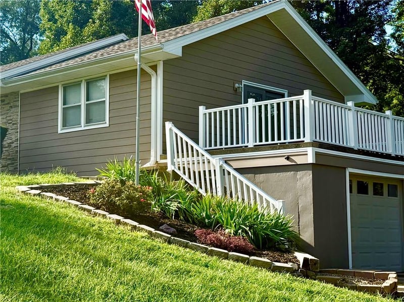 2307 Westminster Ln, St Joseph, MO 64504