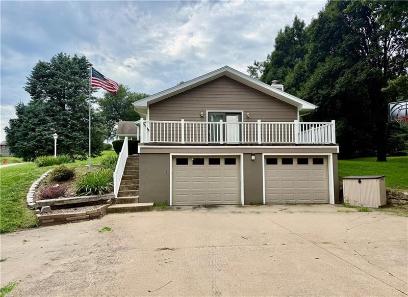 2307 Westminster Ln, St Joseph, MO 64504
