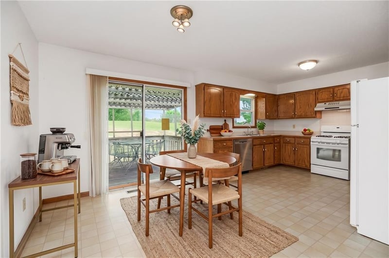 449 Hithergreen Dr, Lansing, KS 66043