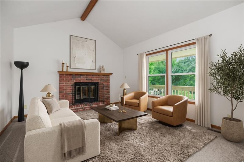 449 Hithergreen Dr, Lansing, KS 66043