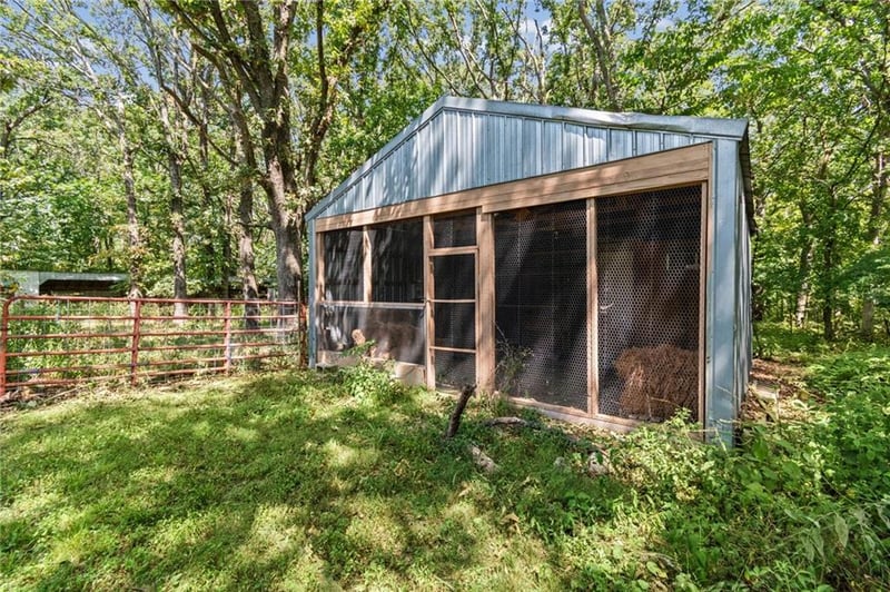 3371 S 8th Rd, Humansville, MO 65674