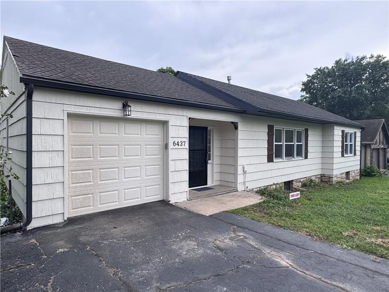 6437 Craig St, Merriam, KS 66202