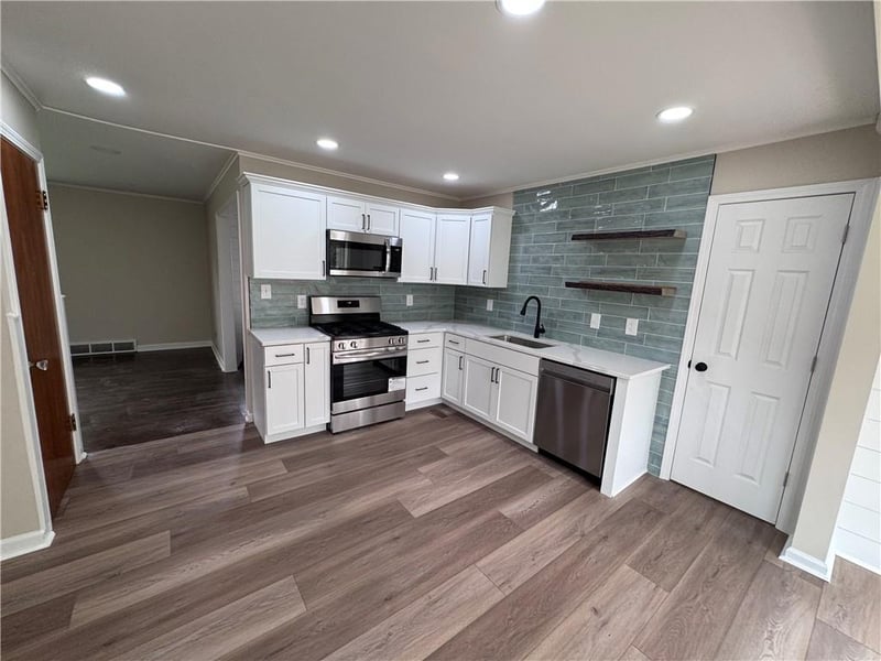 6437 Craig St, Merriam, KS 66202