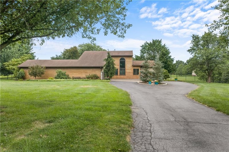 23911 E Cowherd Rd, Lee's Summit, MO 64064