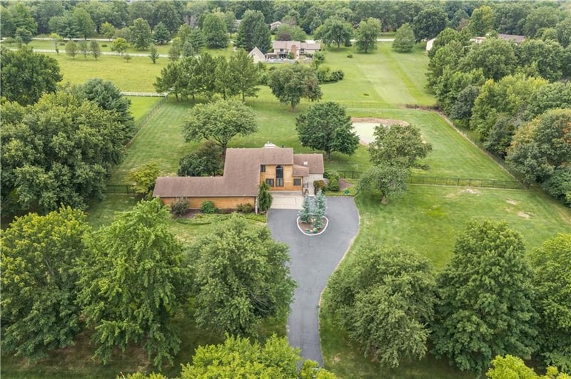 23911 E Cowherd Rd, Lee's Summit, MO 64064