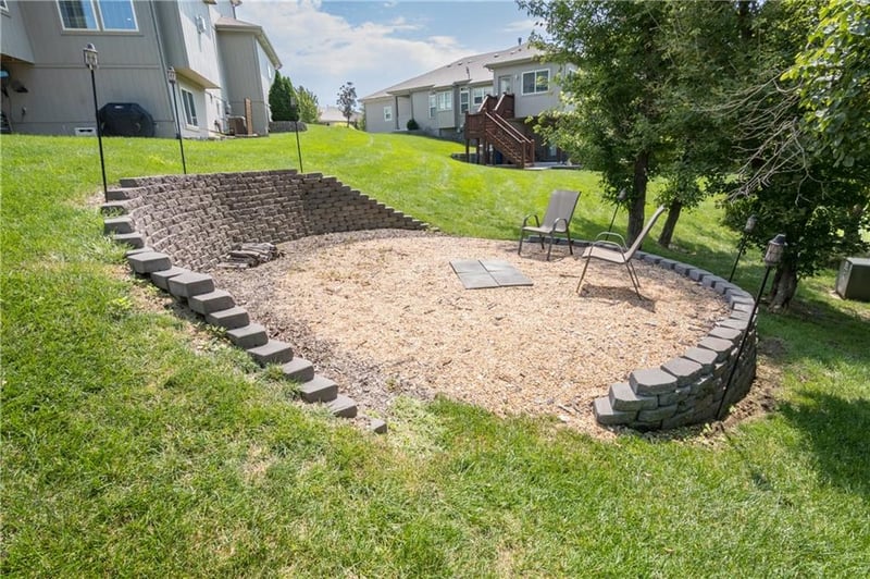 31736 W 83rd Ct, De Soto, KS 66018