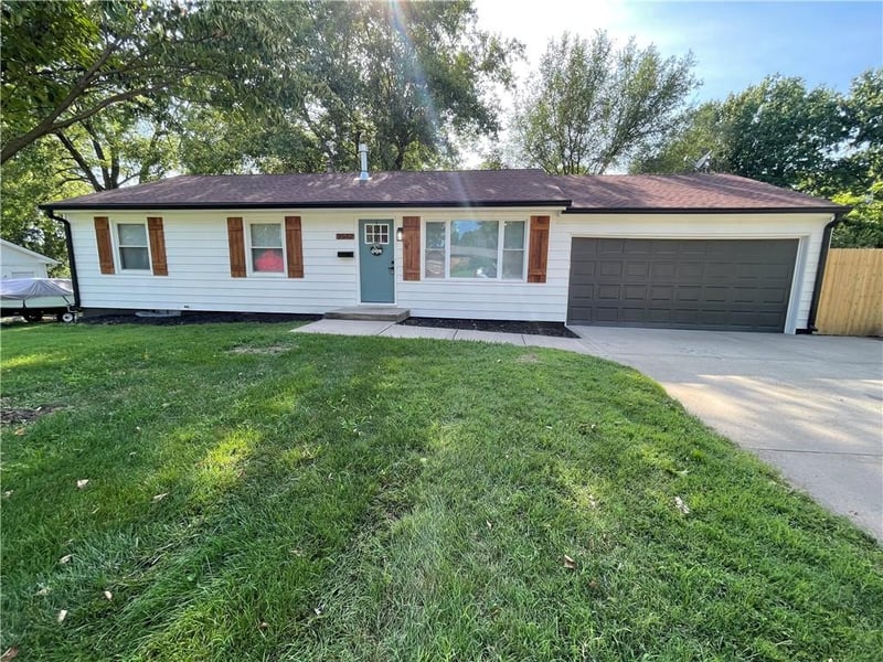 2512 Queen Ridge Dr, Independence, MO 64055