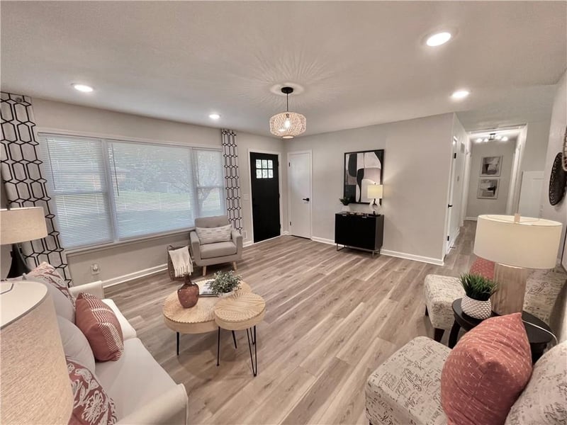 2512 Queen Ridge Dr, Independence, MO 64055