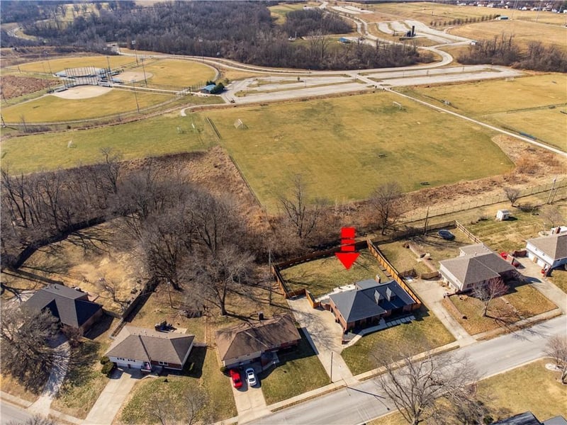 17905 E Cheyenne Dr, Independence, MO 64056