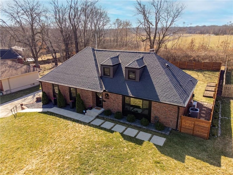 17905 E Cheyenne Dr, Independence, MO 64056