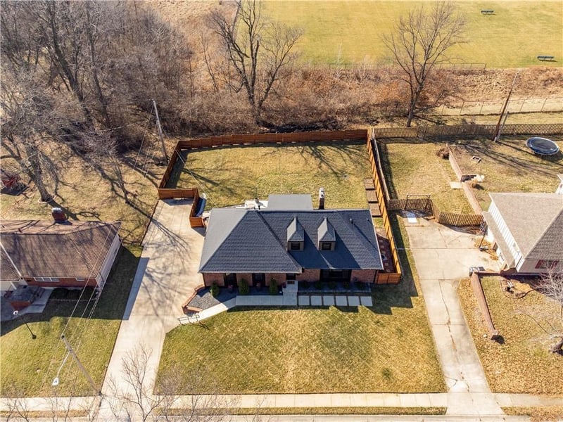 17905 E Cheyenne Dr, Independence, MO 64056