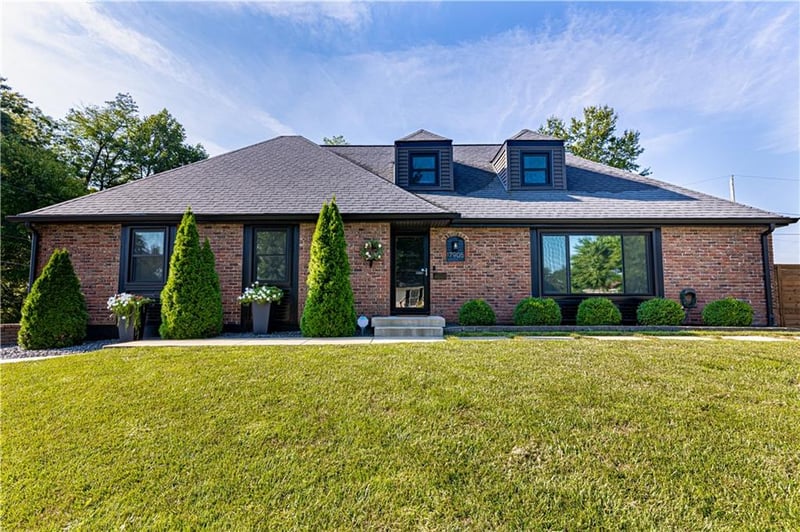 17905 E Cheyenne Dr, Independence, MO 64056