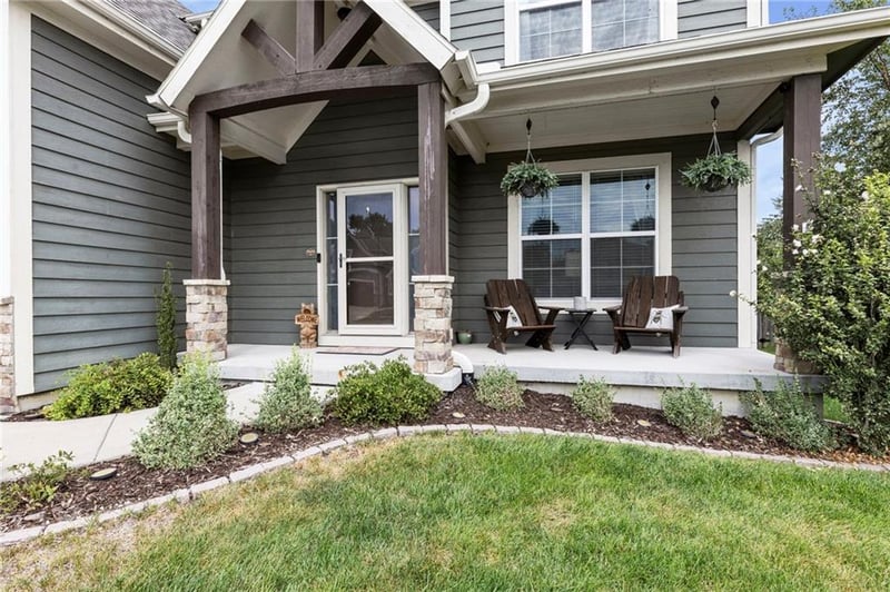 1800 Knoll Creek Ln, Raymore, MO 64083