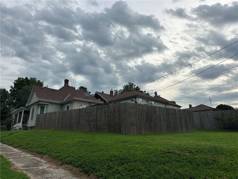 1601 Bloom St, Lexington, MO 64067