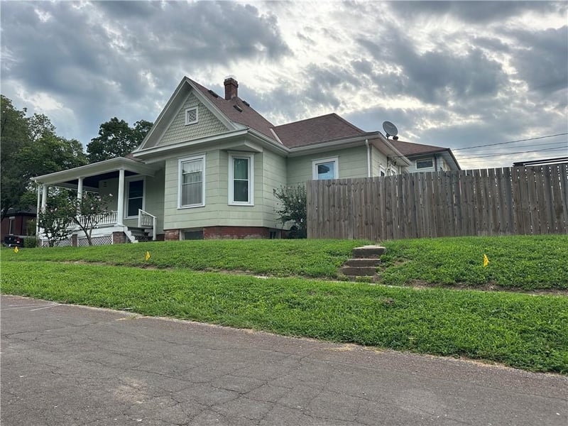 1601 Bloom St, Lexington, MO 64067