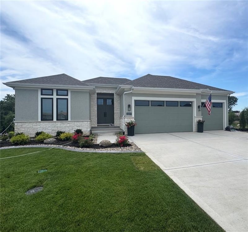 15597 W 168th Pl, Olathe, KS 66062
