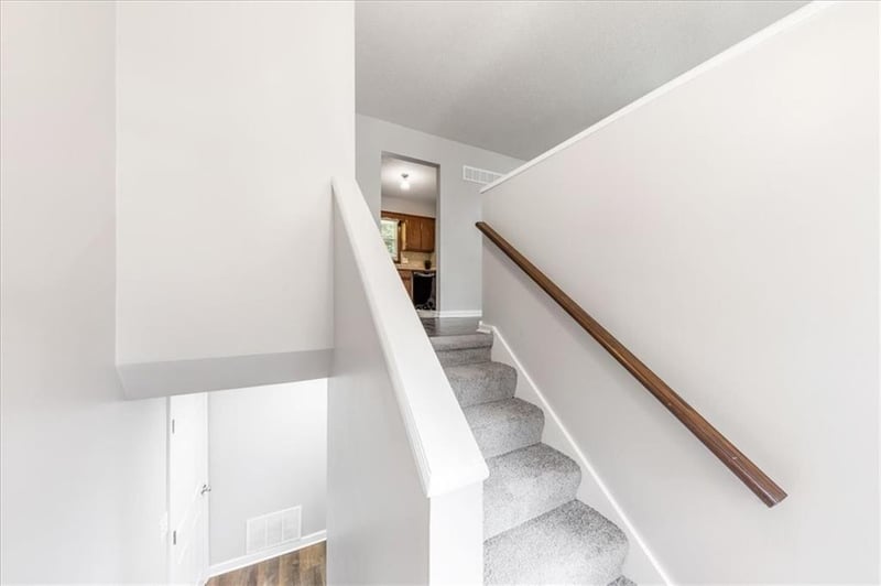6739 NW Hilldale Dr, Kansas City, MO 64151