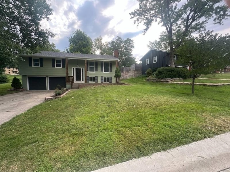 6739 NW Hilldale Dr, Kansas City, MO 64151