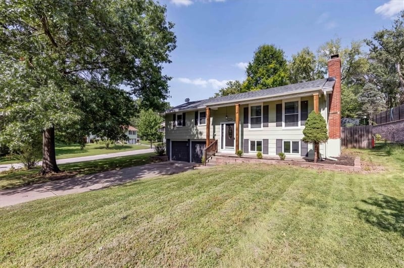 6739 NW Hilldale Dr, Kansas City, MO 64151