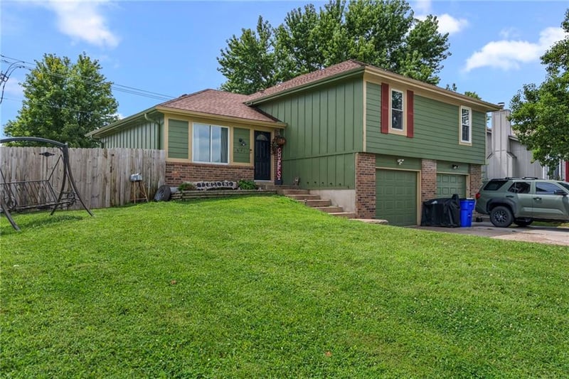 847 E Pinewood St, Gardner, KS 66030