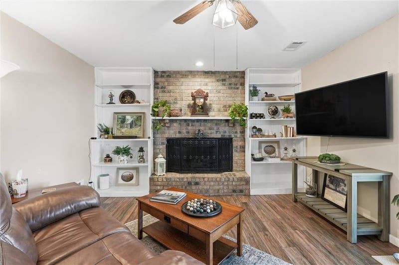 14224 S Cottonwood Dr, Olathe, KS 66062