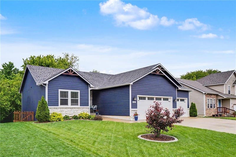 113 Hillside Dr, Baldwin City, KS 66006